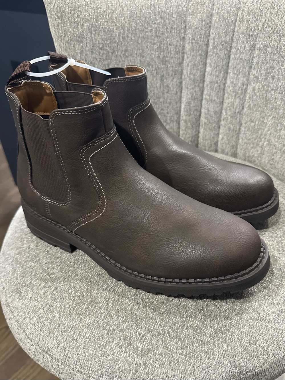 Dockers Men's Brown Chelsea Boots - Classic Pull-On Style
